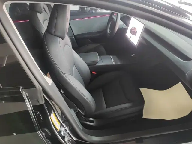 Tesla Model 3 — Фото автомобиля 24