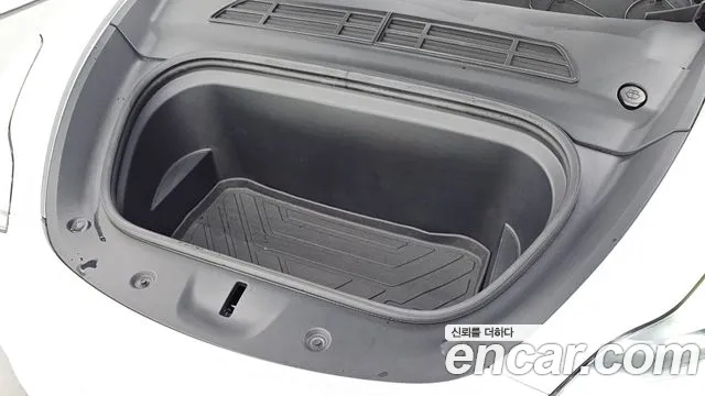 Tesla Model Y — Фото автомобиля 6