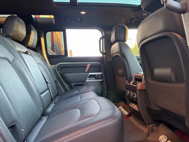 Land Rover Defender — Фото автомобиля 9