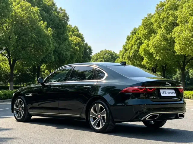 Jaguar XFL — Фото автомобиля 9