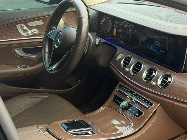 Mercedes-Benz E-Class — Фото автомобиля 13