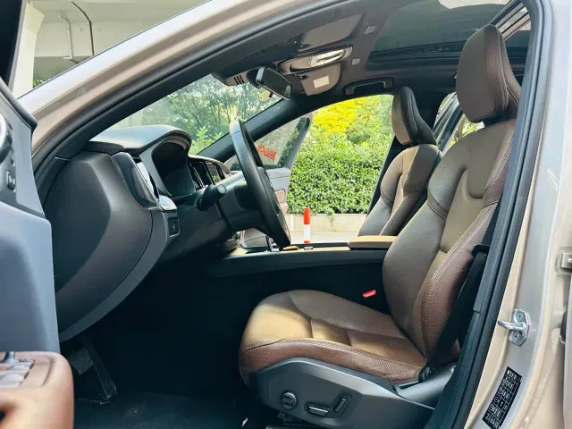 Volvo XC60 — Фото автомобиля 4