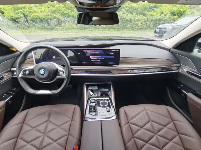 BMW BMW i7 2023 eDrive50L Leading Luxury Package — Фото автомобиля 22