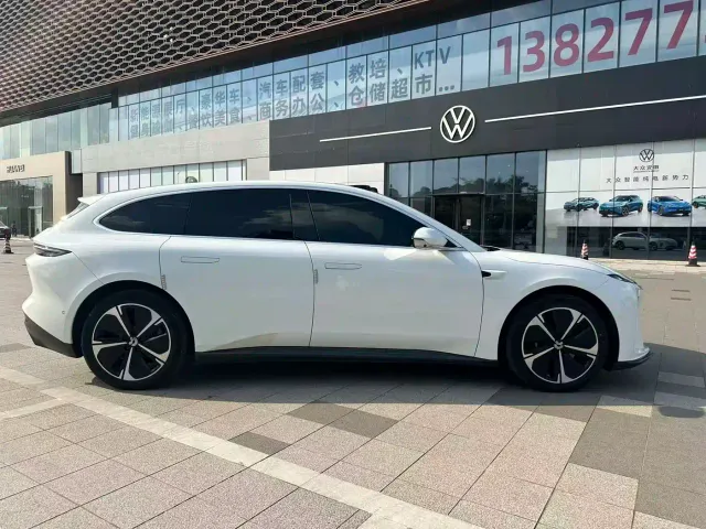Nio ET5 Touring — Фото автомобиля 4