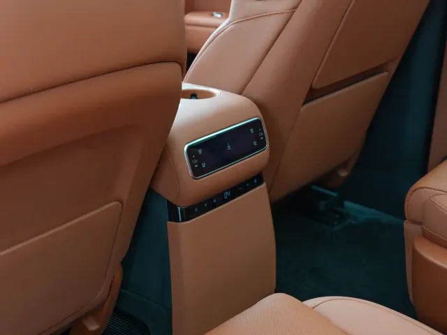 Li Auto L9 — Фото автомобиля 18