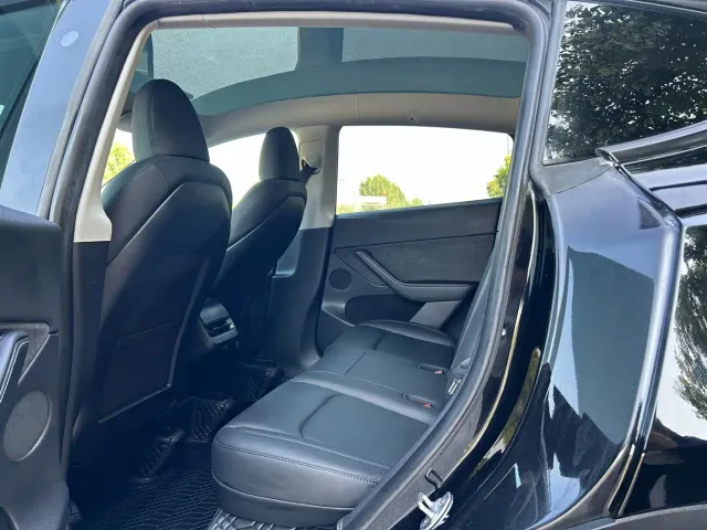 Tesla Model Y — Фото автомобиля 7