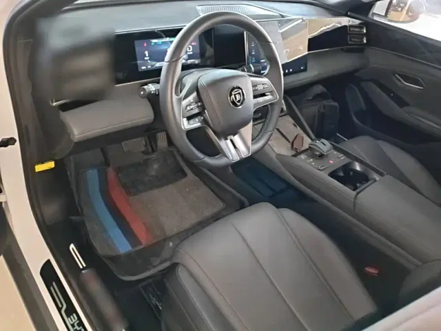 BYD Qin L — Фото автомобиля 9
