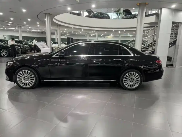 Mercedes-Benz E-Class — Фото автомобиля 2