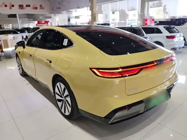 Geely Galaxy E8 — Фото автомобиля 4