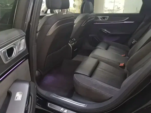Hongqi H9 — Фото автомобиля 16