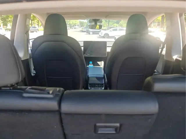 Tesla Model Y — Фото автомобиля 7