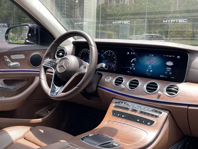 Mercedes-Benz E-Class — Фото автомобиля 8