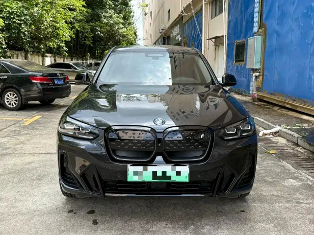 BMW iX3 — Фото автомобиля 2