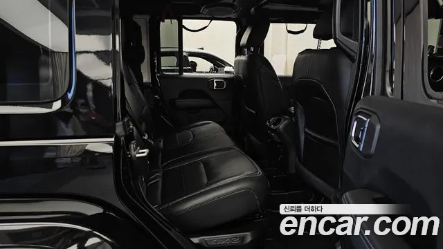Jeep Wrangler JL — Фото автомобиля 12