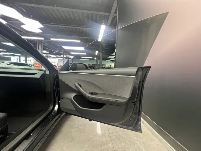Tesla Model 3 — Фото автомобиля 6
