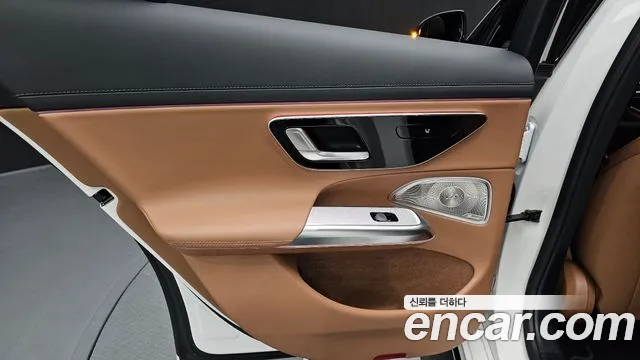 Mercedes-Benz E-Class — Фото автомобиля 22