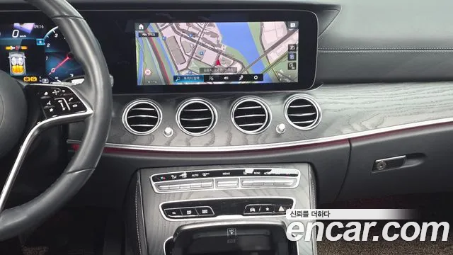 Mercedes-Benz E-Class — Фото автомобиля 12