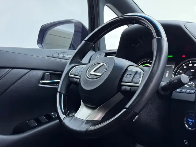 Lexus LM — Фото автомобиля 13