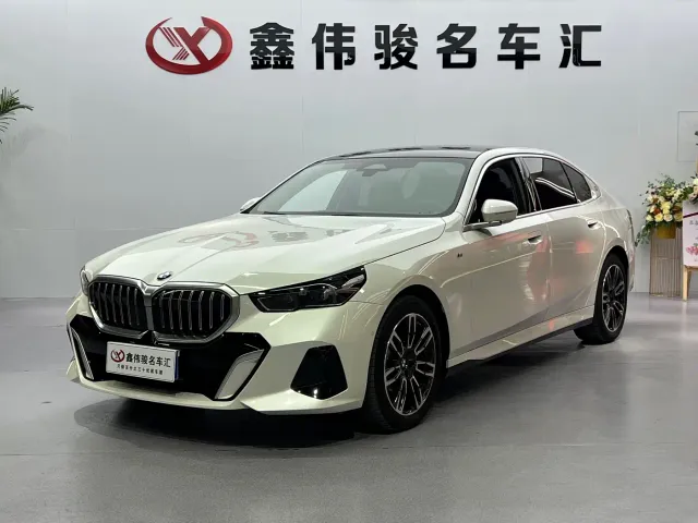 BMW 5 Series — Фото автомобиля 2
