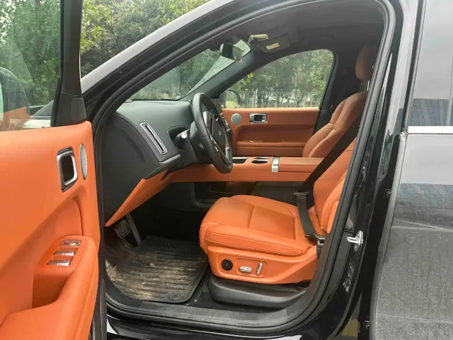 Li Auto L6 — Фото автомобиля 6