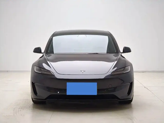Tesla Model 3 — Фото автомобиля 2