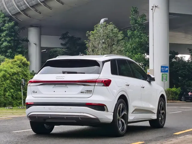 Audi Q4 e-tron — Фото автомобиля 7