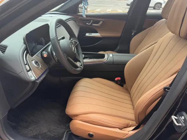 Mercedes-Benz E-Class — Фото автомобиля 4