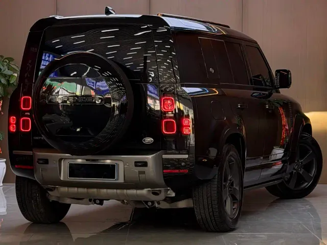 Land Rover Defender — Фото автомобиля 20