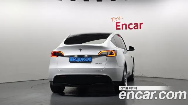 Tesla Model Y — Фото автомобиля 4