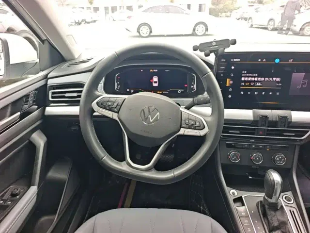 Volkswagen Lavida — Фото автомобиля 10