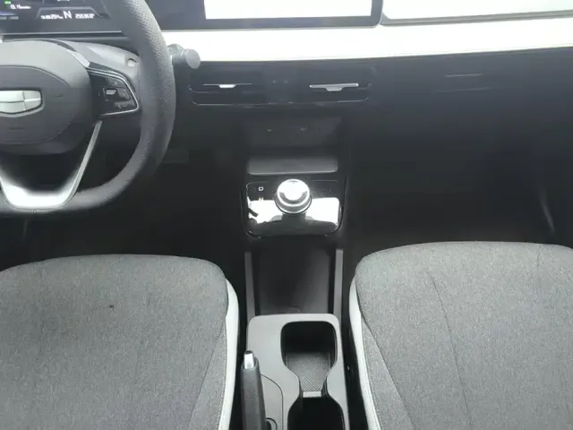 Geely Geometry Geely Geometry E Firefly 2024 Model 301km Light Flow — Фото автомобиля 16