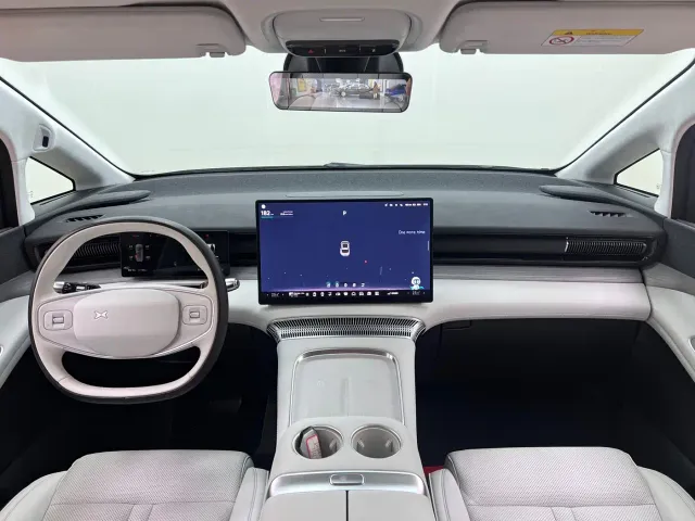 Xpeng X9 — Фото автомобиля 21