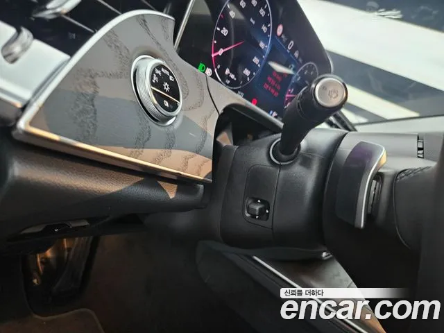 Mercedes-Benz E-Class — Фото автомобиля 14