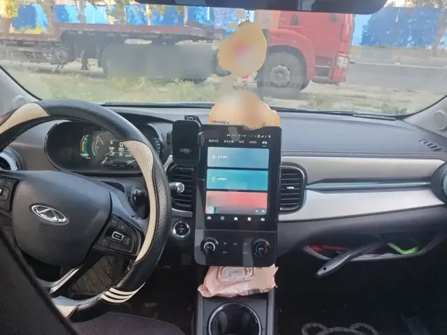 QQ New Energy Little Ant 2022 300K Ant Fans Edition Sweet Version LFP 29.2kWh 30kW 301km — Фото автомобиля 5