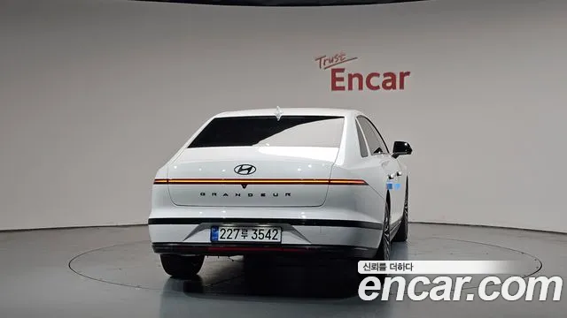 Hyundai Grandeur Grandeur (GN7) 2.5 Бензин 2WD — Фото автомобиля 3