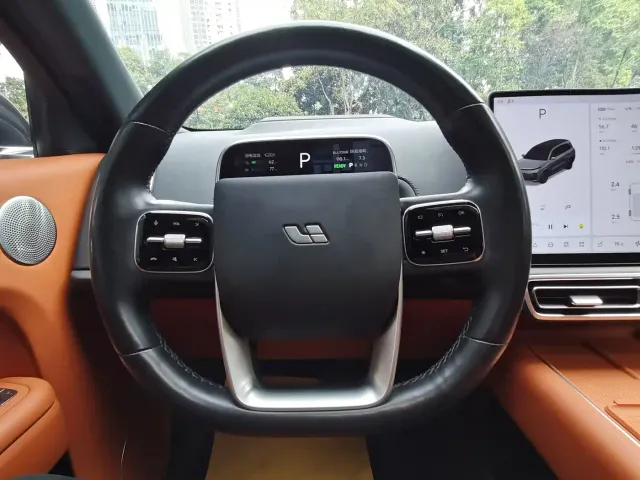 Li Auto L9 — Фото автомобиля 23