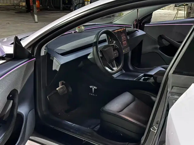 Tesla Model 3 — Фото автомобиля 4
