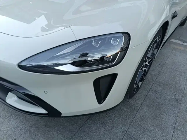 Xiaomi SU7 — Фото автомобиля 23