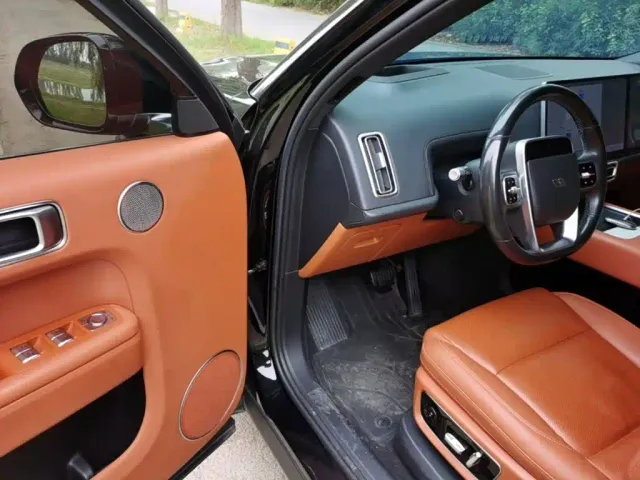 Li Auto L8 — Фото автомобиля 15