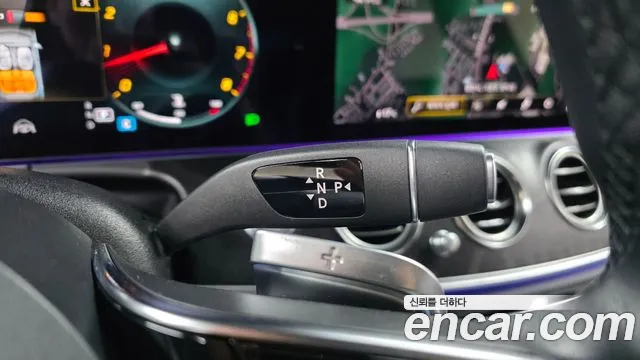 Mercedes-Benz E-Class — Фото автомобиля 12