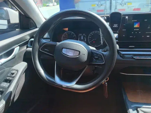 Geely Emgrand — Фото автомобиля 15
