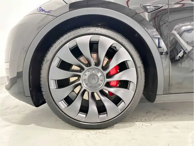 Tesla Model Y — Фото автомобиля 15