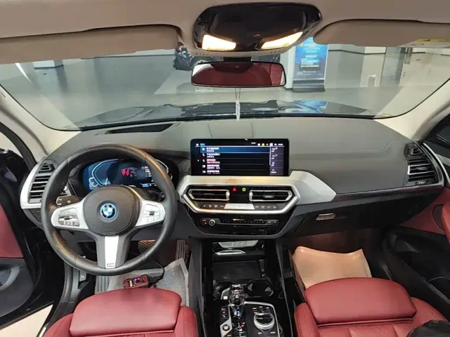 BMW iX3 — Фото автомобиля 9