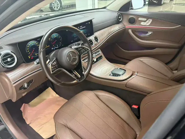 Mercedes-Benz E-Class — Фото автомобиля 23