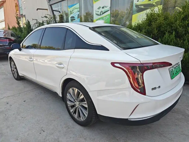 Hongqi E-QM5 — Фото автомобиля 4
