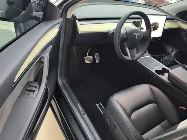 Tesla Model Y — Фото автомобиля 15