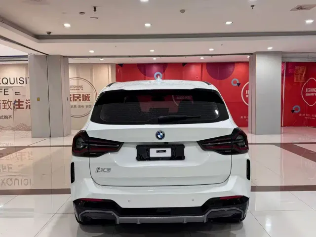 BMW iX3 — Фото автомобиля 8