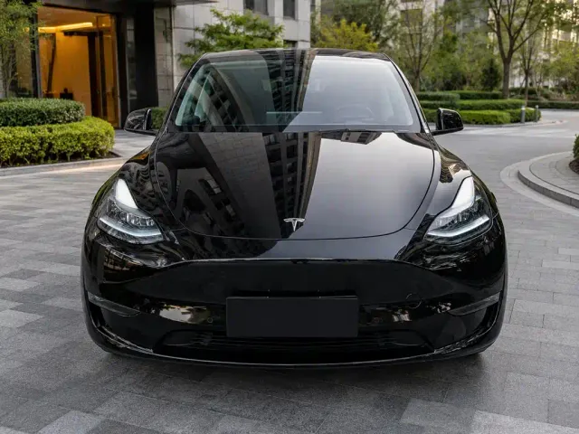 Tesla Model Y — Фото автомобиля 2