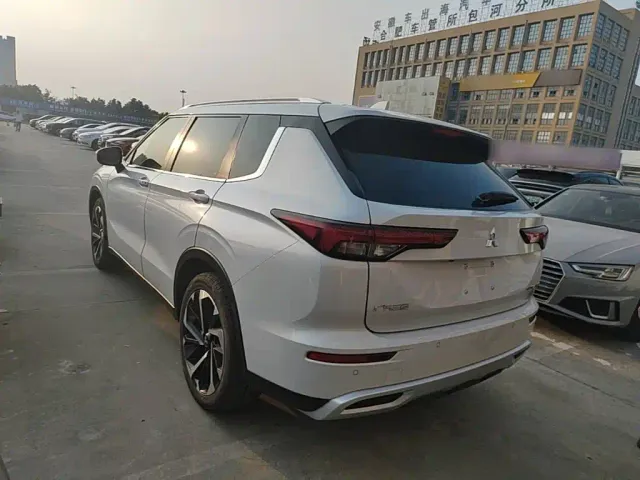 Mitsubishi Outlander — Фото автомобиля 4