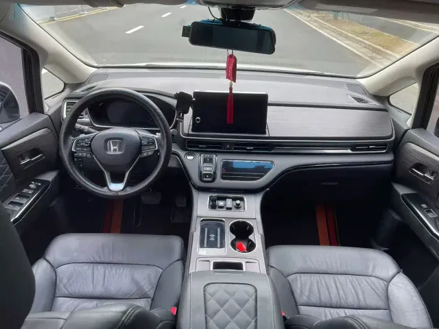 Honda Elysion — Фото автомобиля 6